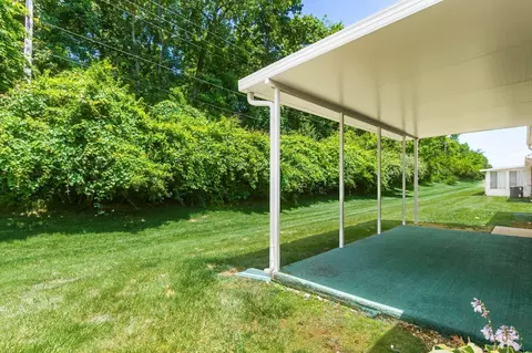 Exterior - 1146 Old Farm Ln, Springfield, OH 45503 photo 7 of 11