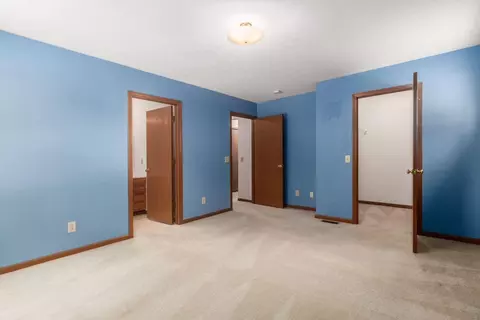 Bedroom - 1146 Old Farm Ln, Springfield, OH 45503 photo 2 of 4