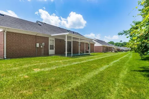 Exterior - 1146 Old Farm Ln, Springfield, OH 45503 photo 10 of 11