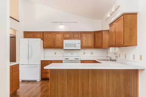 Kitchen - 1146 Old Farm Ln, Springfield, OH 45503 photo 1 of 3