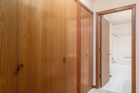 Entry Way - 1146 Old Farm Ln, Springfield, OH 45503 photo 2 of 2