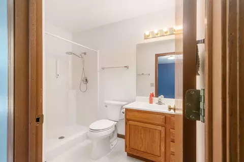 Bath - 1146 Old Farm Ln, Springfield, OH 45503 photo 1 of 2