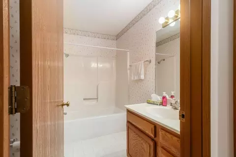 Bath - 1146 Old Farm Ln, Springfield, OH 45503 photo 2 of 2