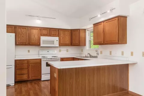 Kitchen - 1146 Old Farm Ln, Springfield, OH 45503 photo 2 of 3