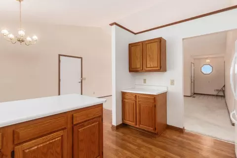 Entry Way - 1146 Old Farm Ln, Springfield, OH 45503 photo 1 of 2