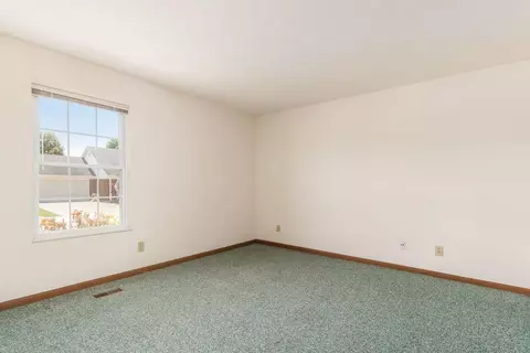 Bedroom - 1146 Old Farm Ln, Springfield, OH 45503 photo 3 of 4