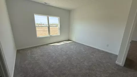 Bedroom - 4001 Chakeres Ave, Springfield, OH 45505 photo 2 of 2