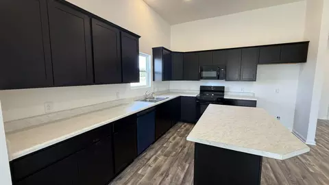 Kitchen - 4001 Chakeres Ave, Springfield, OH 45505 photo 2 of 2