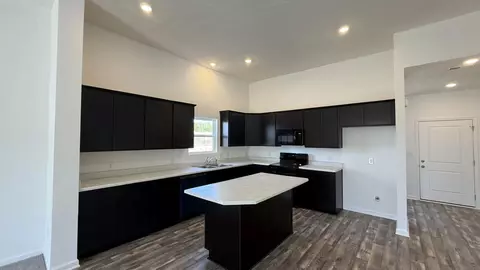 Kitchen - 4001 Chakeres Ave, Springfield, OH 45505 photo 1 of 2