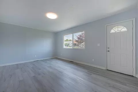 Living - 653 S Douglas Ave, Springfield, OH 45505 photo 1 of 3
