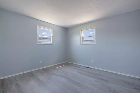 Bedroom - 653 S Douglas Ave, Springfield, OH 45505 photo 3 of 4