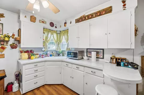 Kitchen - 417 Lawnview Ave, Springfield, OH 45505 photo 4 of 7