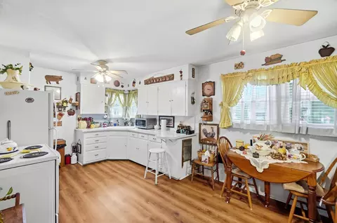 Kitchen - 417 Lawnview Ave, Springfield, OH 45505 photo 1 of 7