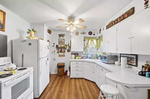 Kitchen - 417 Lawnview Ave, Springfield, OH 45505 photo 3 of 7