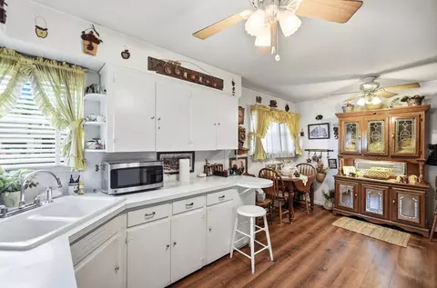 Kitchen - 417 Lawnview Ave, Springfield, OH 45505 photo 6 of 7