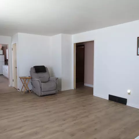 Living - 430 E Ruth St, Sidney, OH 45365 photo 2 of 4