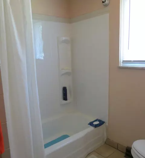 Bath - 430 E Ruth St, Sidney, OH 45365 photo 3 of 4