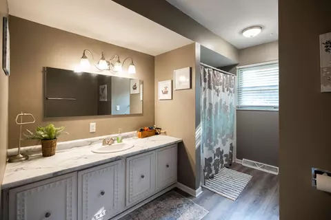 Bath - 2630 Shrine Rd, Springfield, OH 45502 photo 1 of 6