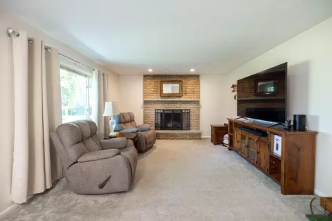 Living - 2630 Shrine Rd, Springfield, OH 45502 photo 1 of 3