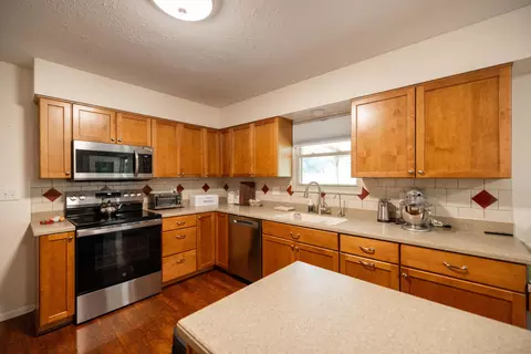 Kitchen - 2630 Shrine Rd, Springfield, OH 45502 photo 3 of 4