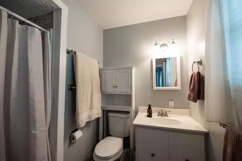 Bath - 2630 Shrine Rd, Springfield, OH 45502 photo 5 of 6