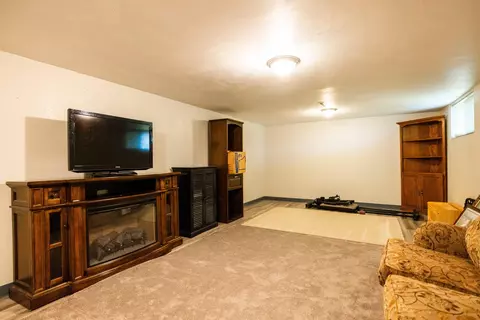 Living - 2630 Shrine Rd, Springfield, OH 45502 photo 3 of 3