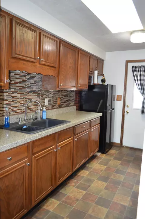 Kitchen - 4290 Midfield St, Springfield, OH 45503 photo 2 of 5