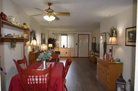 Dining - 4290 Midfield St, Springfield, OH 45503 photo 2 of 6