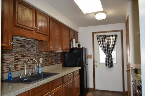 Kitchen - 4290 Midfield St, Springfield, OH 45503 photo 3 of 5
