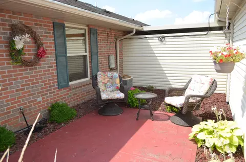 Exterior - 4290 Midfield St, Springfield, OH 45503 photo 5 of 7