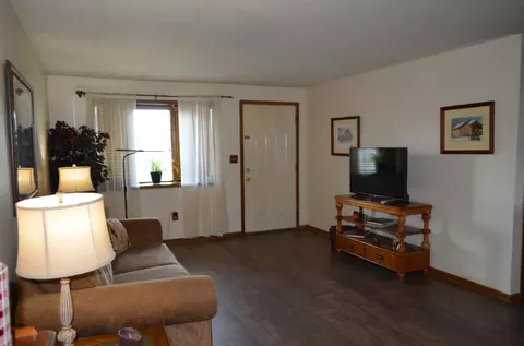 Living - 4290 Midfield St, Springfield, OH 45503 photo 5 of 5