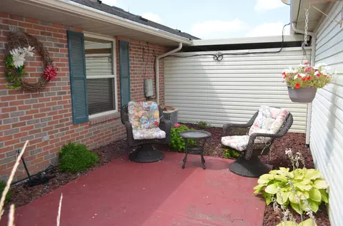 Exterior - 4290 Midfield St, Springfield, OH 45503 photo 6 of 7
