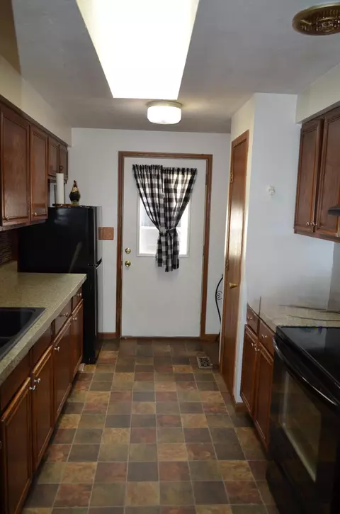 Kitchen - 4290 Midfield St, Springfield, OH 45503 photo 1 of 5