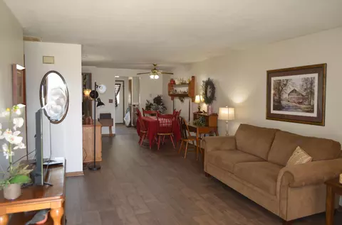Living - 4290 Midfield St, Springfield, OH 45503 photo 3 of 5