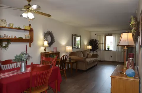 Dining - 4290 Midfield St, Springfield, OH 45503 photo 4 of 6