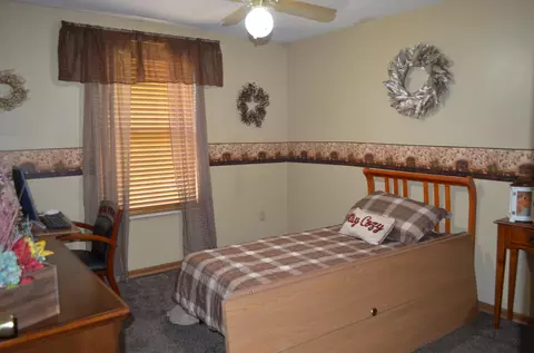 Bedroom - 4290 Midfield St, Springfield, OH 45503 photo 1 of 5