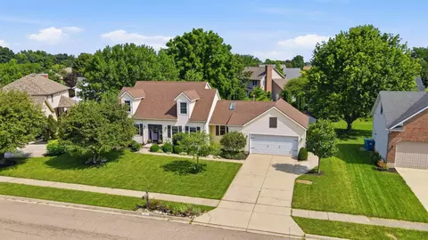 785 W Pinehurst Dr, Tipp City, OH 45371