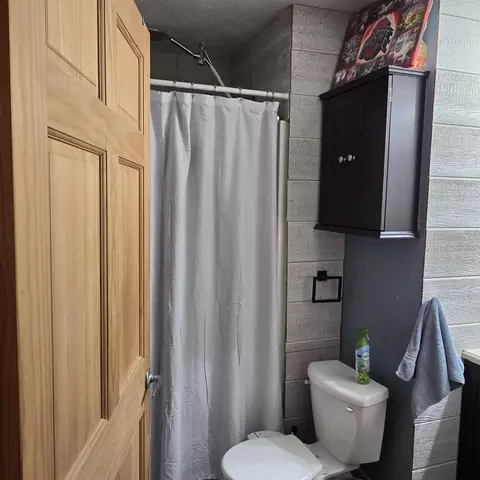 Bath - 5944 Troy Rd, Springfield, OH 45502 photo 1 of 1