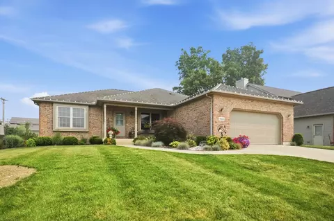945 Oak Hill Ct, Troy, OH 45373