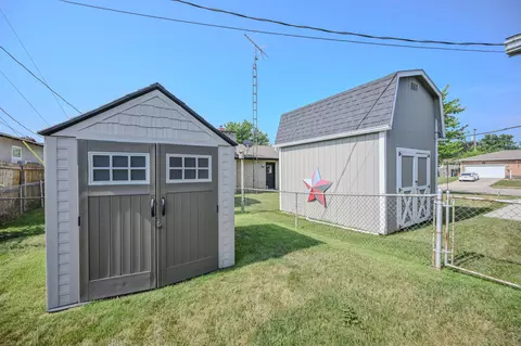 Exterior - 5326 W Ridgewood Rd, Springfield, OH 45503 photo 6 of 12