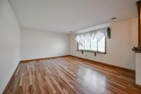 Living - 5326 W Ridgewood Rd, Springfield, OH 45503 photo 2 of 7