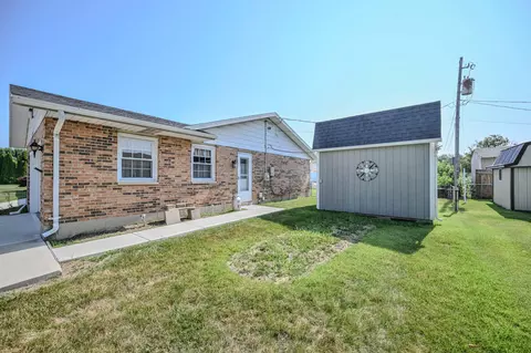 Exterior - 5326 W Ridgewood Rd, Springfield, OH 45503 photo 10 of 12