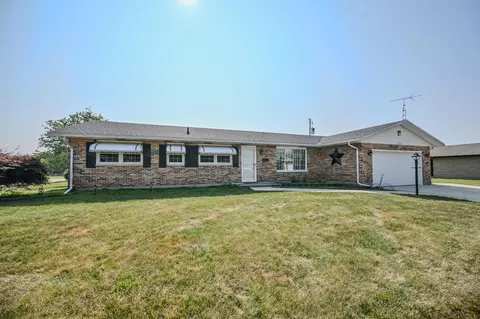 Exterior - 5326 W Ridgewood Rd, Springfield, OH 45503 photo 2 of 12