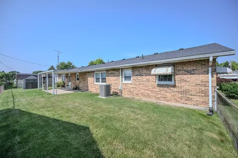 Exterior - 5326 W Ridgewood Rd, Springfield, OH 45503 photo 7 of 12