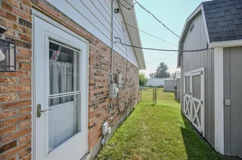Exterior - 5326 W Ridgewood Rd, Springfield, OH 45503 photo 11 of 12