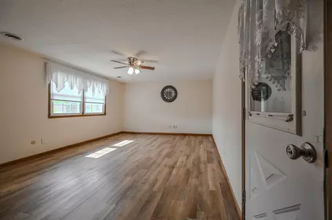 Living - 5326 W Ridgewood Rd, Springfield, OH 45503 photo 6 of 7