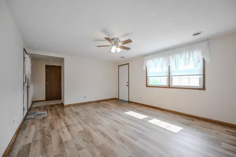 Living - 5326 W Ridgewood Rd, Springfield, OH 45503 photo 7 of 7