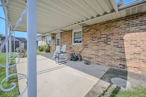 Exterior - 5326 W Ridgewood Rd, Springfield, OH 45503 photo 8 of 12
