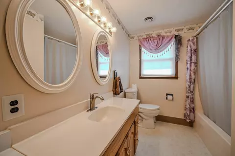 Bath - 5326 W Ridgewood Rd, Springfield, OH 45503 photo 1 of 2