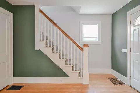 Entry Way - 1824 Warder St, Springfield, OH 45503 photo 2 of 4